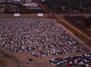 «Дизельгейт»: в США нашли стоянку с тысячами брошенных автомобилей Volkswagen. ВИДЕО