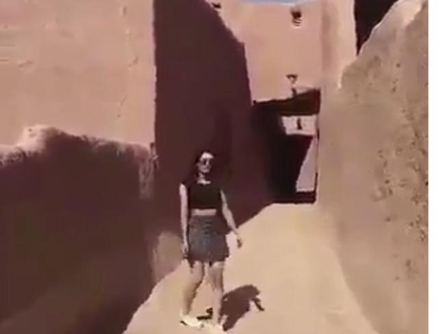 Саудовская Аравия: девушку накажут за прогулки в мини-юбке