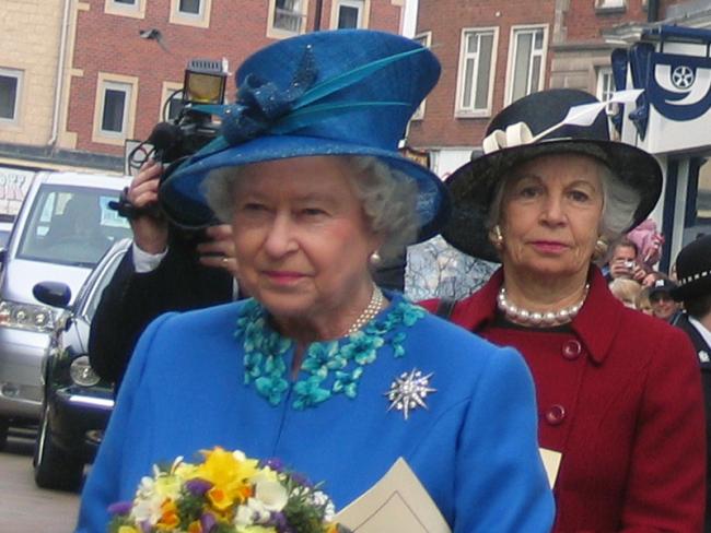 Переполох в Лондоне: новость о срочном совещании в Букингемском дворце вызвала опасения о состоянии здоровья королевской четы
