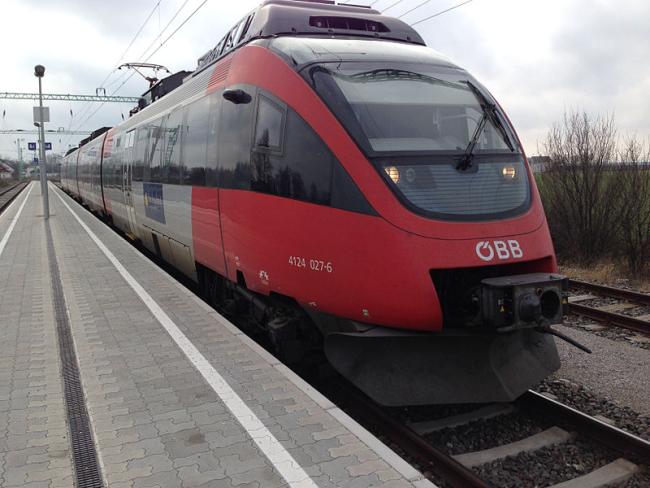 На железнодорожном вокзале в Вене столкнулись два поезда