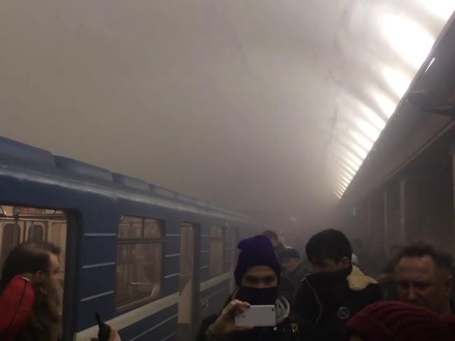 Теракт в метро Петербурга: очевидцы сообщили о взрыве (ФОТО) (ВИДЕО)