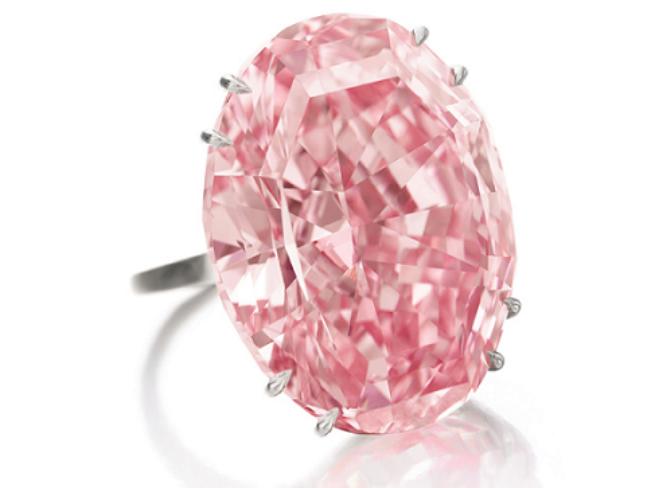 На аукционе Sotheby`s установлен новый рекорд: бриллиант «Розовая звезда» продан за $71,2 млн