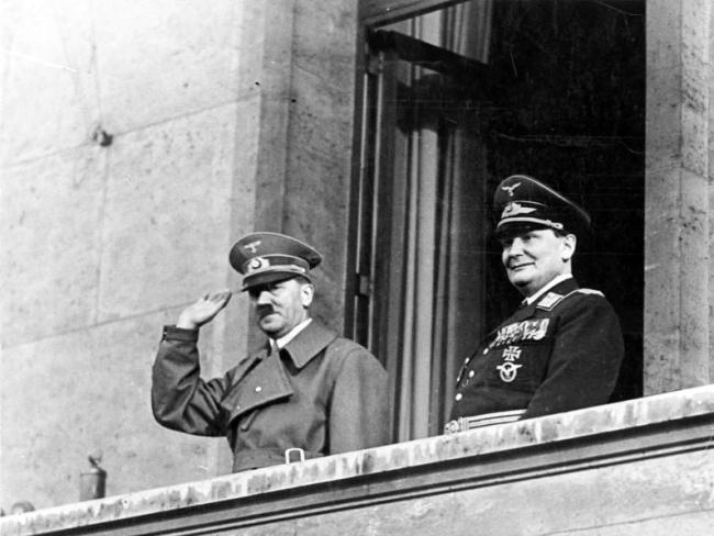 Скандал в Нидерландах: Адольф Гитлер «украсил» книжку-раскраску