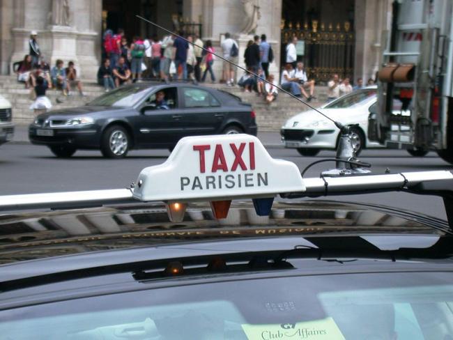 Таксист вернул забытую пассажиром очень дорогую картину