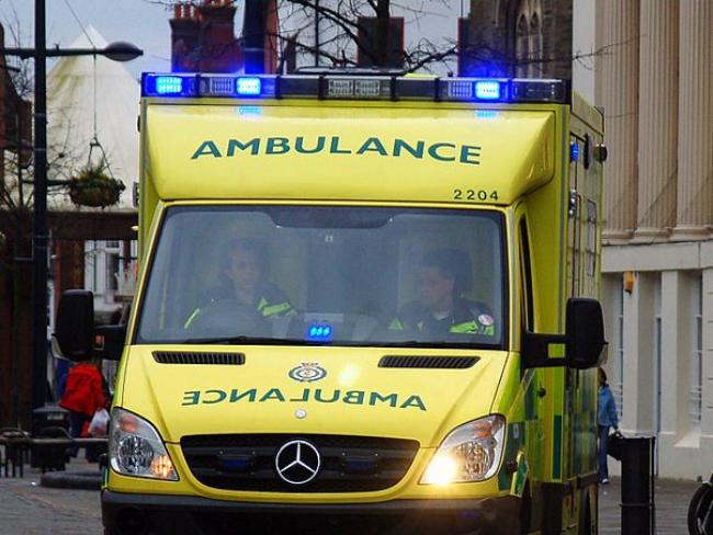 В Лондоне пассажирский автобус врезался в витрину магазина: есть пострадавшие