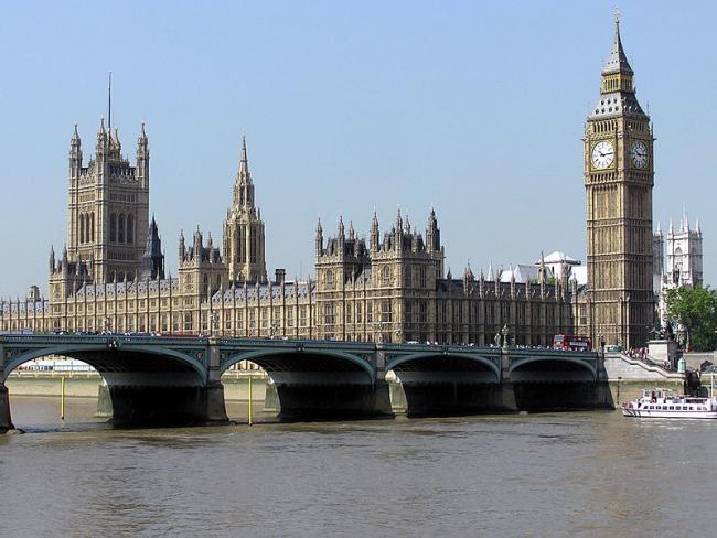В Великобритании стартовали парламентские выборы