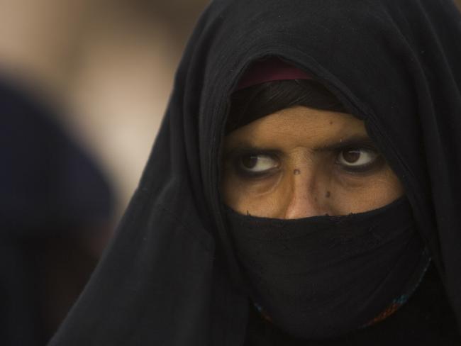 Олланд одобрил ношение буркини и хиджаба во Франции